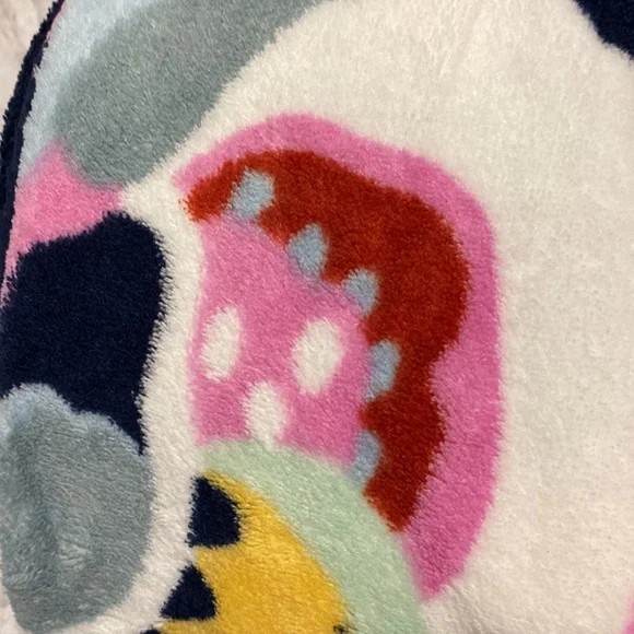 NWT! Vera Bradley throw blanket - Picture 8 of 9